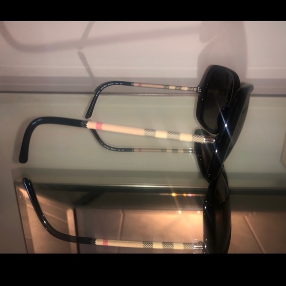 Brand new Burberry Polarized Sunglasses main image 7